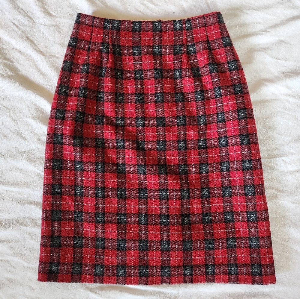 Savannah Wool Plaid Skirt Red Black Tartan Size 6 Vintage A Line Made in Ukraine